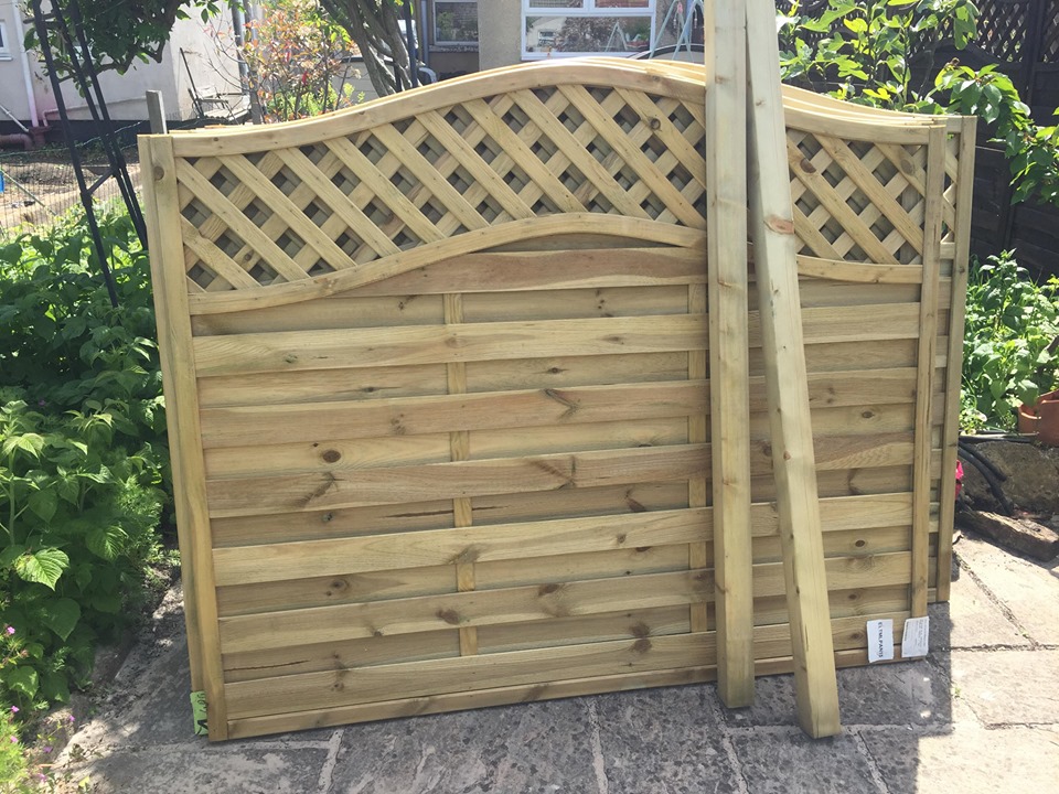 Installing Fence Panels In Swindon